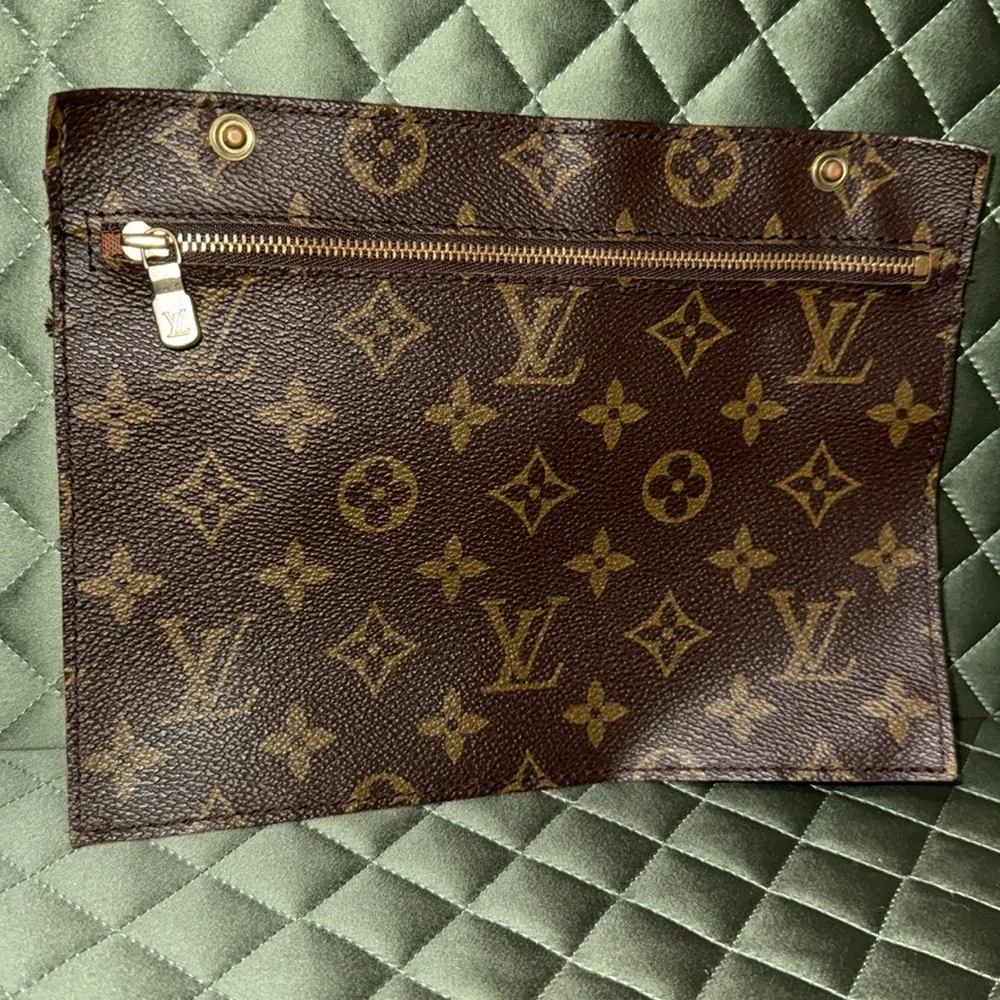 Louis Vuitton Monogram Randonnee GM snap pocket Clutch